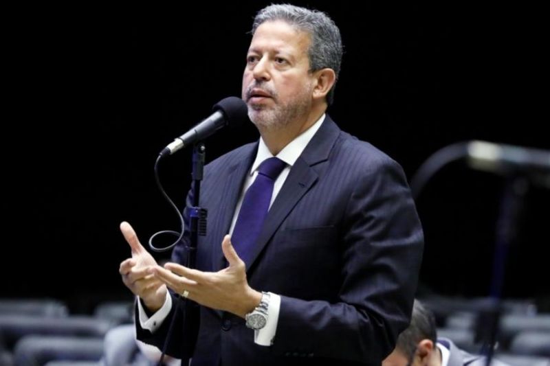 Arthur Lira evita falar sobre impeachment de Bolsonaro