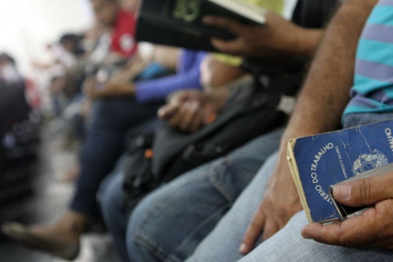 Mais de 9,8 milhões de trabalhadores tiveram jornada reduzida ou contrato suspenso em 2020