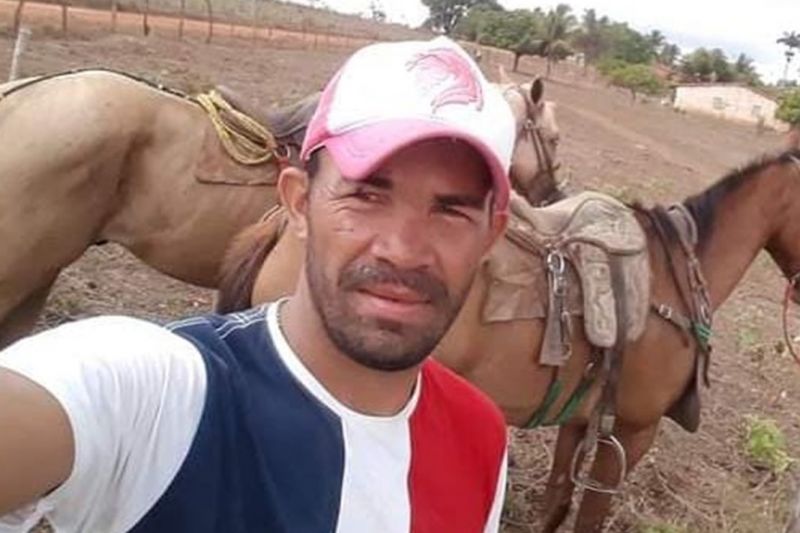 Homem é morto com vários tiros enquanto retornava de pega de boi no mato em Jaramataia