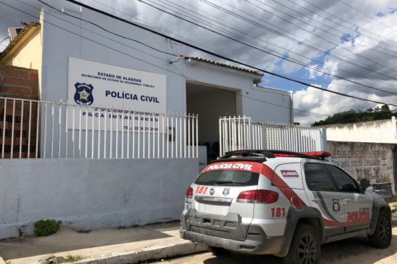 Homem é preso suspeito de incomodar vizinhos com volume de som alto em Santana do Ipanema