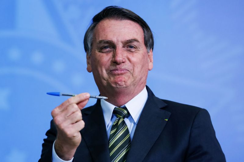 Bolsonaro mantém clima de guerra na Câmara, racha o centro e mira 2022