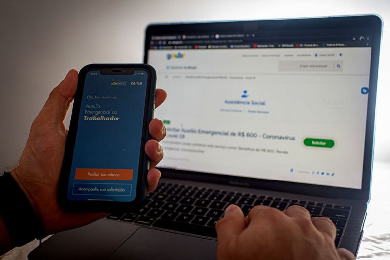 Governo cobra 1,2 milhão de pessoas por auxílio recebido indevidamente, mas só 220 mil de