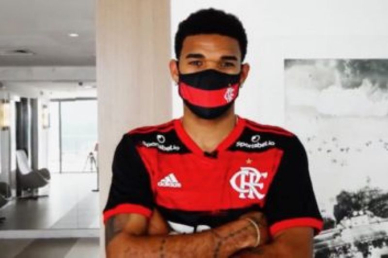 Flamengo anuncia contratação do zagueiro Bruno Viana, primeiro reforço para 2021