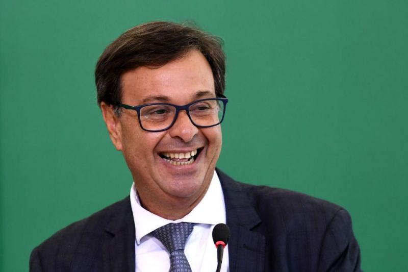 Ministro do Turismo de Bolsonaro publica mentira sobre cancelamento de Carnaval