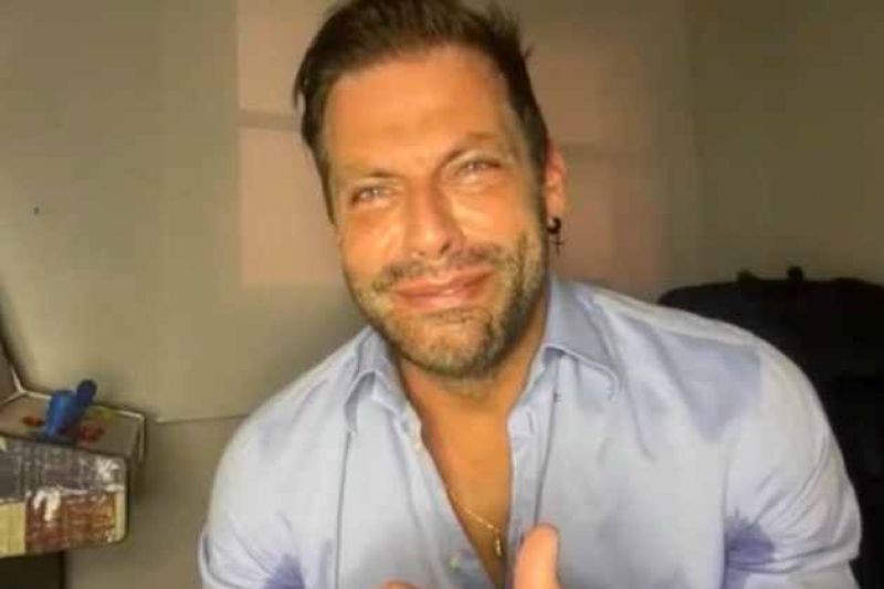 Henri Castelli comemora aniversário e diz que ainda recupera a lesão no maxilar