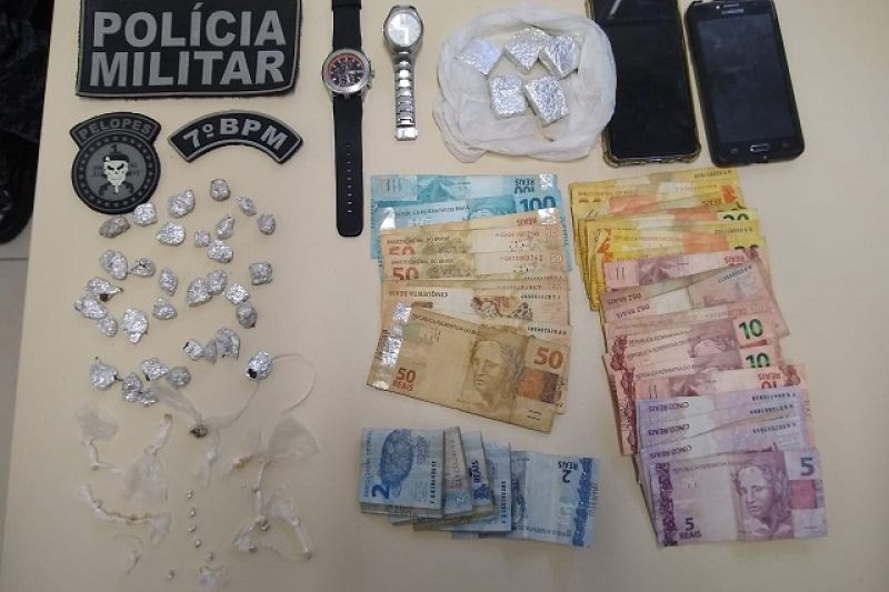 Pelopes e guarnição do Cisp prendem suspeito de tráfico de drogas em Pão de Açúcar
