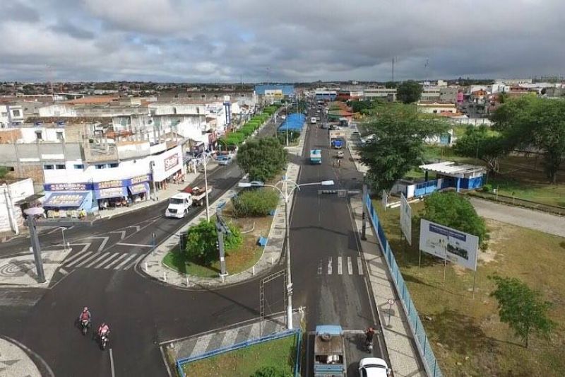 Homem esfaqueia esposa no abdômen e foge antes da chegada da polícia em Delmiro Gouveia