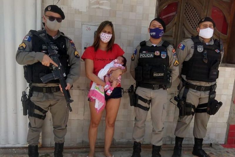 Bebê se engasga, apresenta sinais de parada respiratória e é salvo por policial em Delmiro