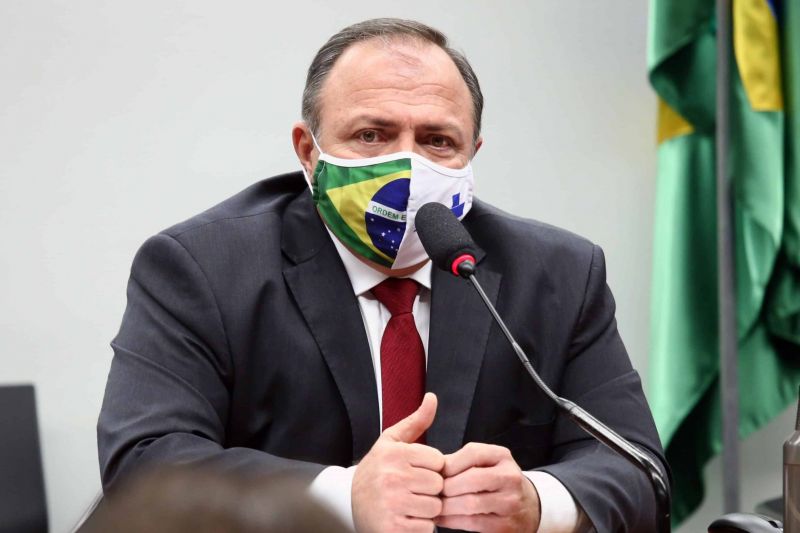 Pazuello promete 230 milhões de doses de vacinas até 31 de julho