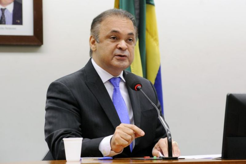 Projeto de lei quer destinar recursos do FGTS para a construção de templos religiosos