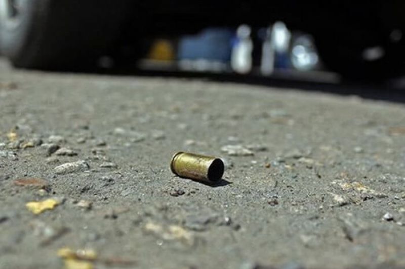 Homem é perseguido por criminosos em carro e é morto a tiros em frente de casa em Piranhas