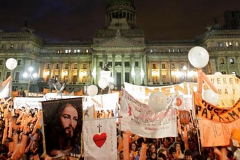 Com aval do Papa, Vaticano proíbe bênção a uniões homossexuais