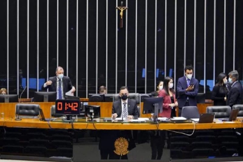 Deputados derrubam veto e permitem perdão a dívidas de igrejas