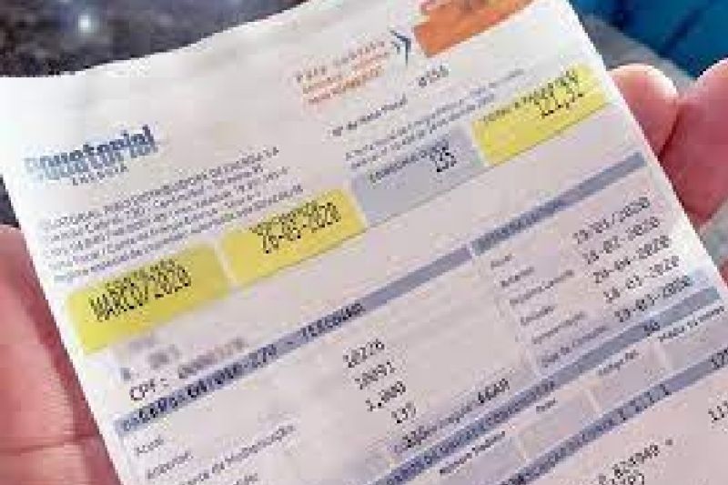 Conta de luz seguirá com cobrança extra em abril, informa Aneel