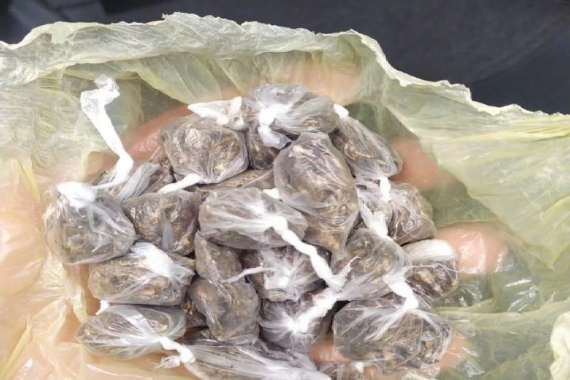 Desempregado é preso vendendo maconha no Beco do Amor, em Santana do Ipanema