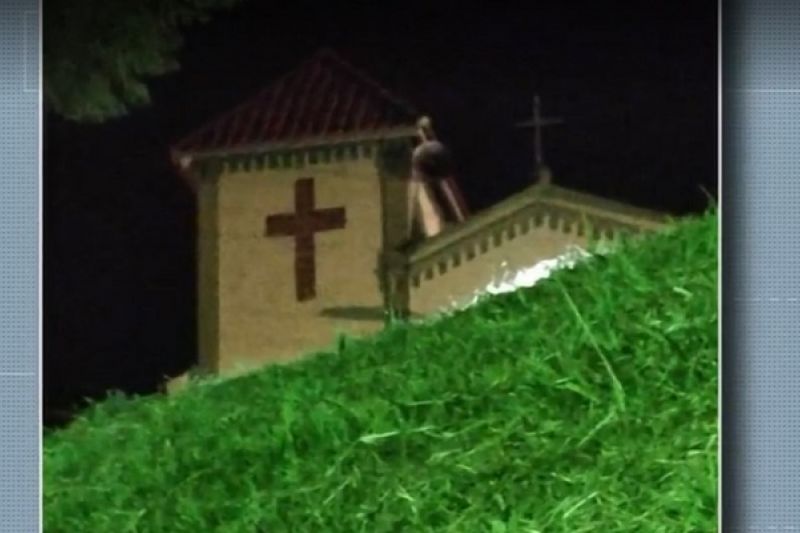 Crianças afirmam ter visto imagem de Nossa Senhora de Fátima em telhado de capela em MG