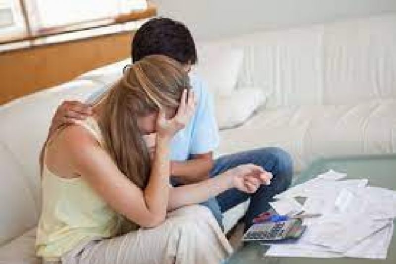 Com pandemia, percentual de famílias endividadas sobe mais, a 67,3%, diz CNC