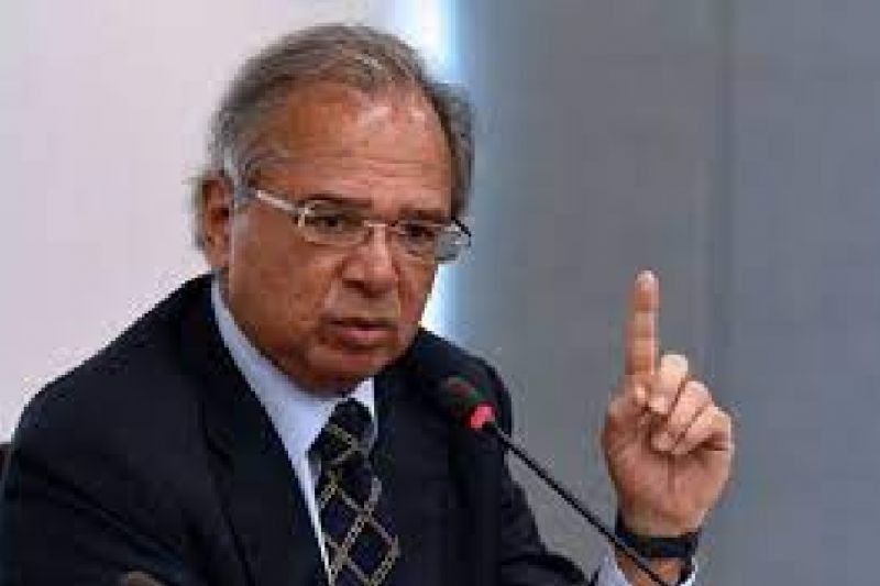 Guedes diz não ver má-fé em orçamento, mas aponta risco de problema jurídico