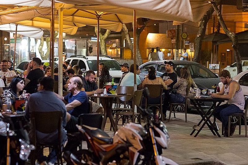 Novo decreto altera apenas horário de bares e restaurantes no estado de Alagoas