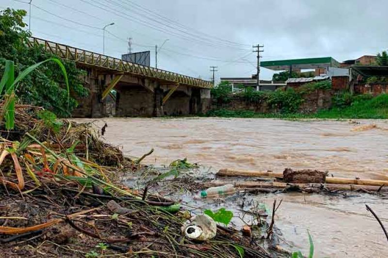 Rio Mundaú sobe e deixa em alerta população e prefeitura de Santana do Ipanema