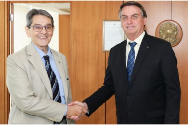 Bolsonaro usa Roberto Jefferson para dizer que não rouba nem deixa roubar