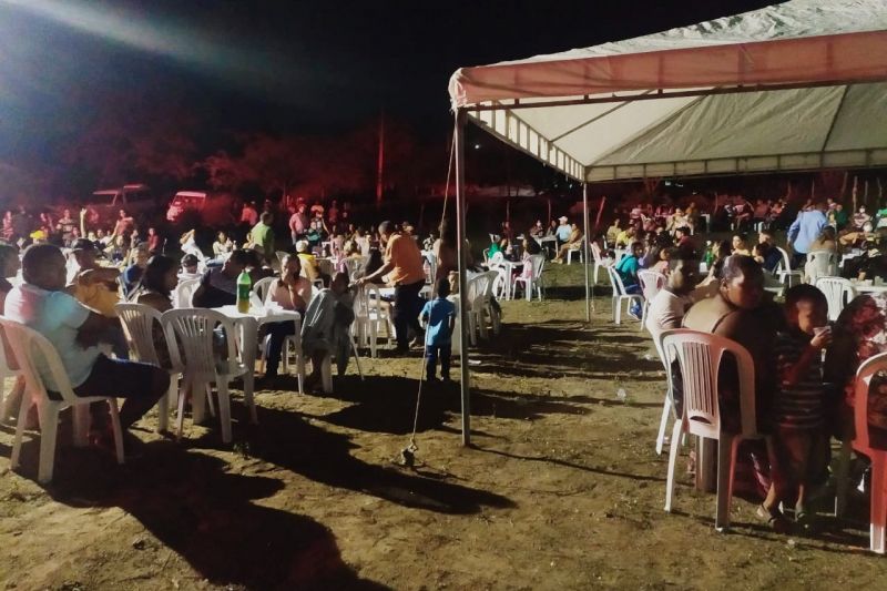 Denúncia leva a polícia flagrar aglomeração em festa em Pão de Açúcar