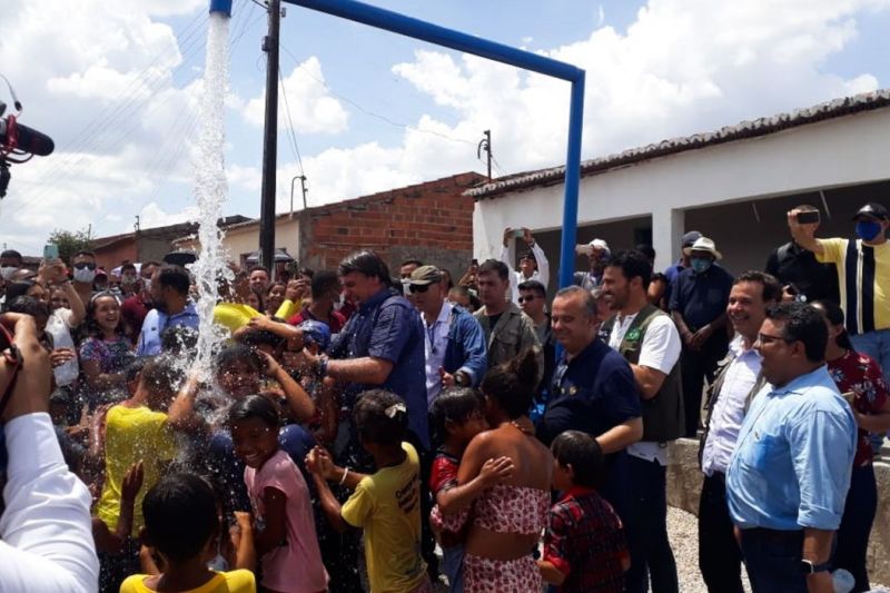 Bolsonaro retorna ao Sertão para inaugurar mais uma etapa do Canal do Sertão