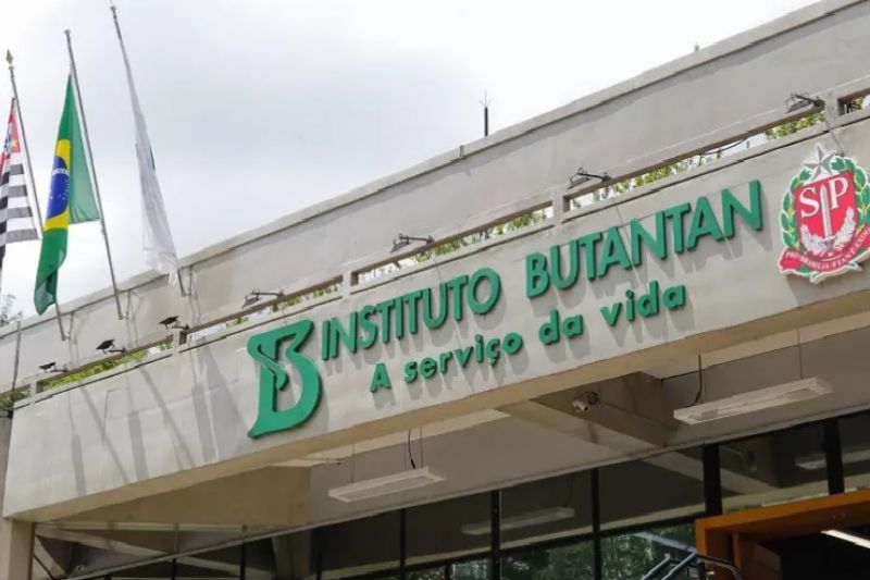 Butantan entrega últimas doses e paralisa produção da CoronaVac