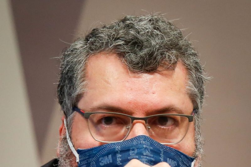 Bolsonaro pediu ajuda ao Itamaraty para viabilizar cloroquina, diz Ernesto