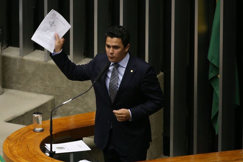Deputado agride colega em sessão sobre Cannabis na Câmara