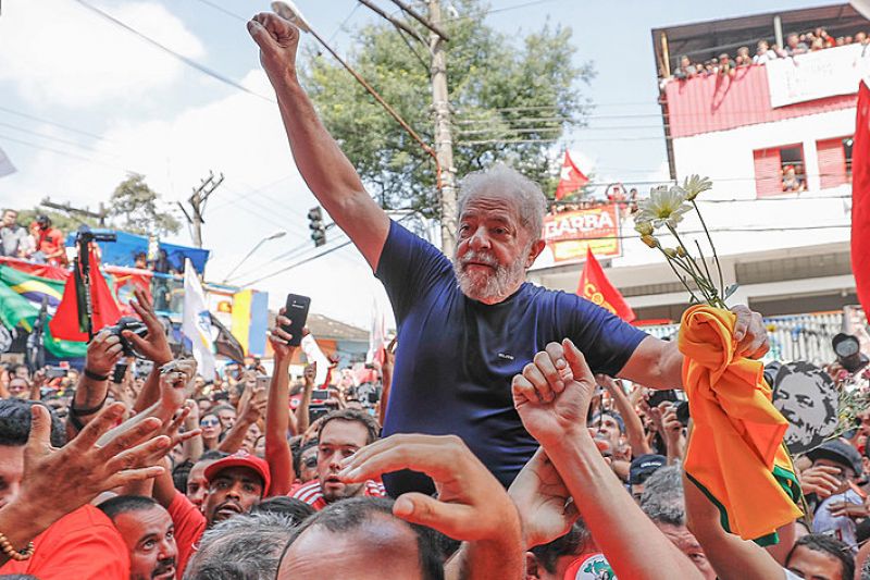 Lula confirma candidatura presidencial em entrevista a revista francesa