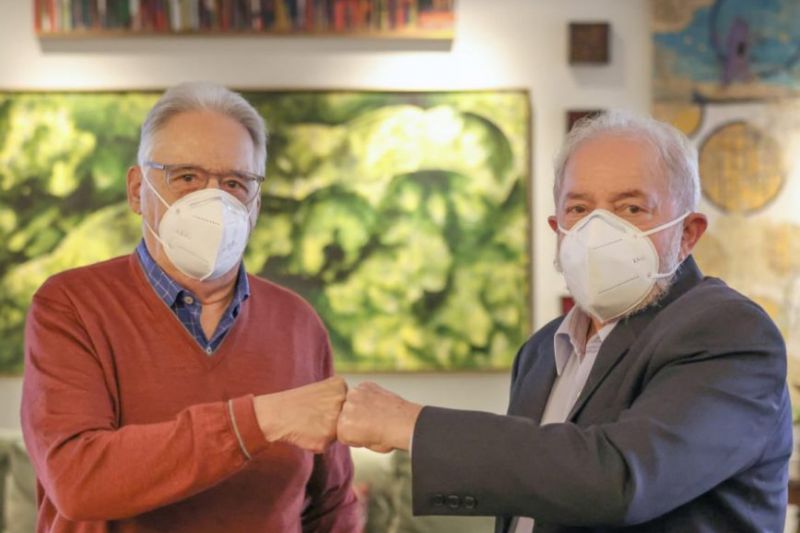 Lula e FHC se encontram para “conversa sobre democracia”