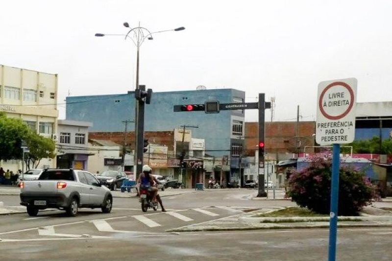 Polícia Militar realiza abordagens e prende homens com cocaína em Delmiro Gouveia