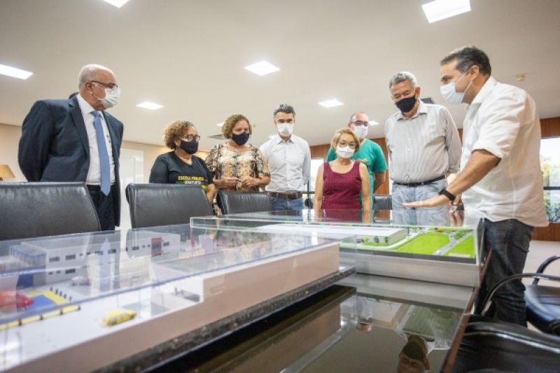Governador e Sinteal debatem plano para retorno às aulas e valorização da categoria