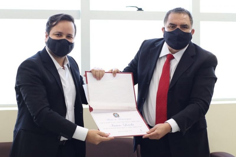 Deputado estadual Inácio Loiola recebe homenagem da OAB/AL