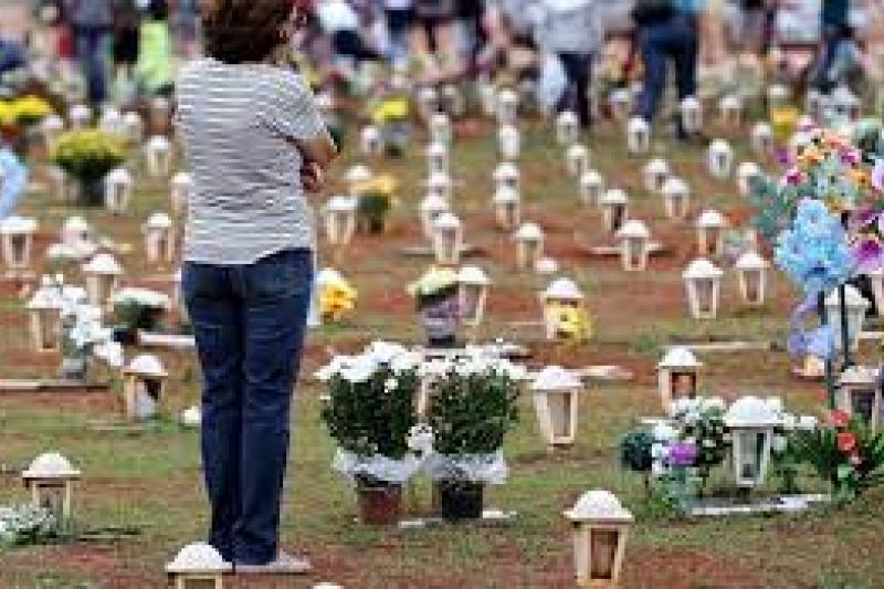 Brasil registra 1.971 novas mortes por Covid em 24 horas e vítimas passam de 460 mil