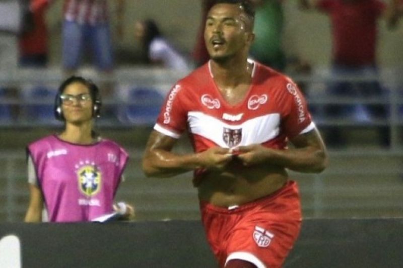 Após bater na ex-esposa, ex-jogador do CRB e Murici é preso em Maceió