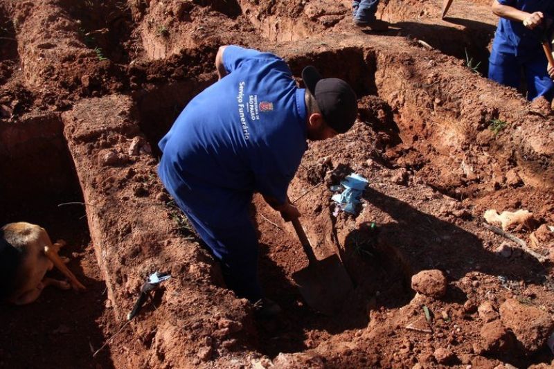 Brasil registra, entre janeiro e abril, 64% mais mortes do que o esperado