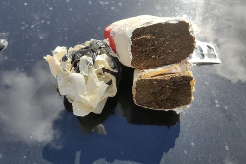 Policial é preso em Alagoas acusado de levar droga e celular para presos em penitenciária