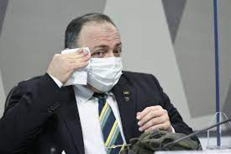 Deputados tentam acelerar PEC que impede militares da ativa em cargos do governo