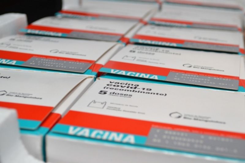 Alagoas vai imunizar pessoas a partir de 53 anos com novas doses da AstraZeneca e Pfizer