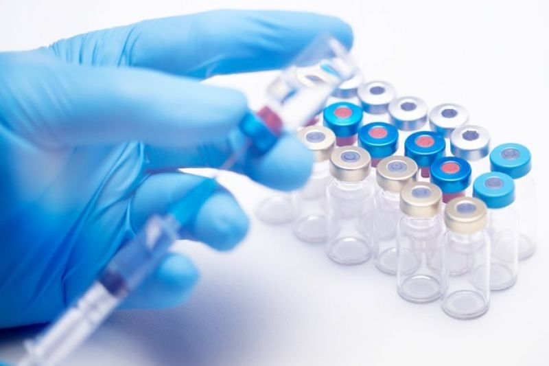 Brasil fica fora da lista de países que receberão 500 milhões de vacinas dos EUA