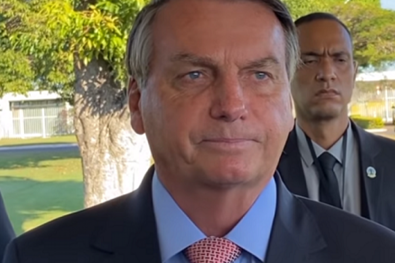 Bolsonaro quer desobrigar máscara para vacinados e quem já teve Covid-19
