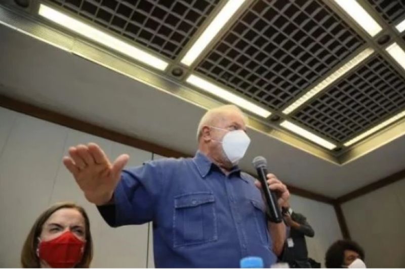 PT muda o tom e convoca manifestações para sábado