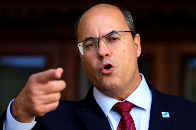 Flávio Bolsonaro bate boca com Witzel e é chamado de 'mimado'