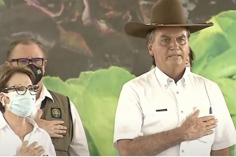 No Pará com Malafaia, Bolsonaro critica governadores e promove aglomeração