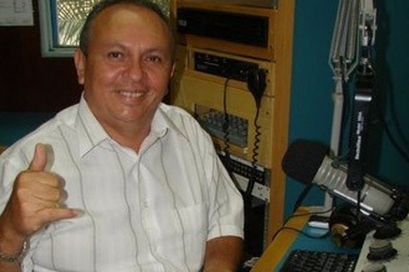 Radialista sofre acidente em trecho da AL-110 em Arapiraca e fratura a clavícula