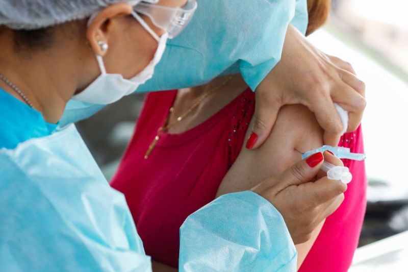 Paraná Pesquisas: 49,3% dos brasileiros veem ritmo de vacinação como baixo