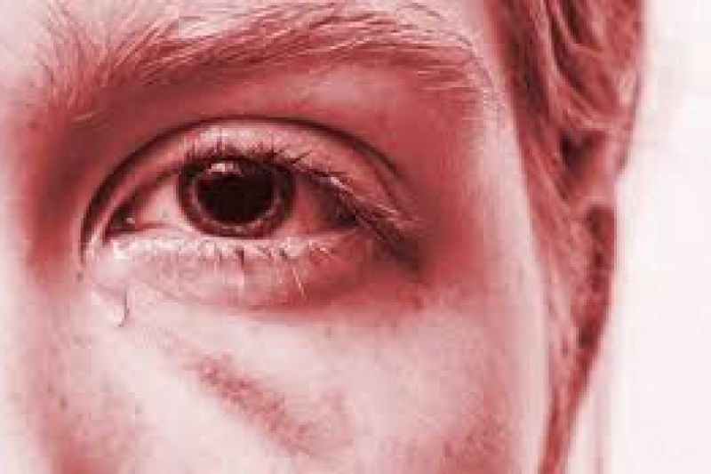 Mulher apanha de revendedor por não ter vendido produtos de maquiagem em Delmiro Gouveia