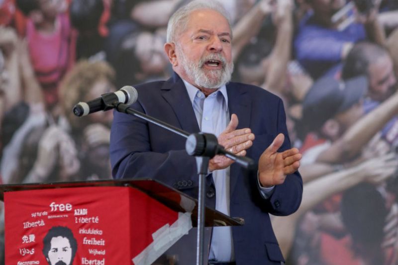 “Muita coisa terá que ser revisada quando a gente voltar”, diz Lula